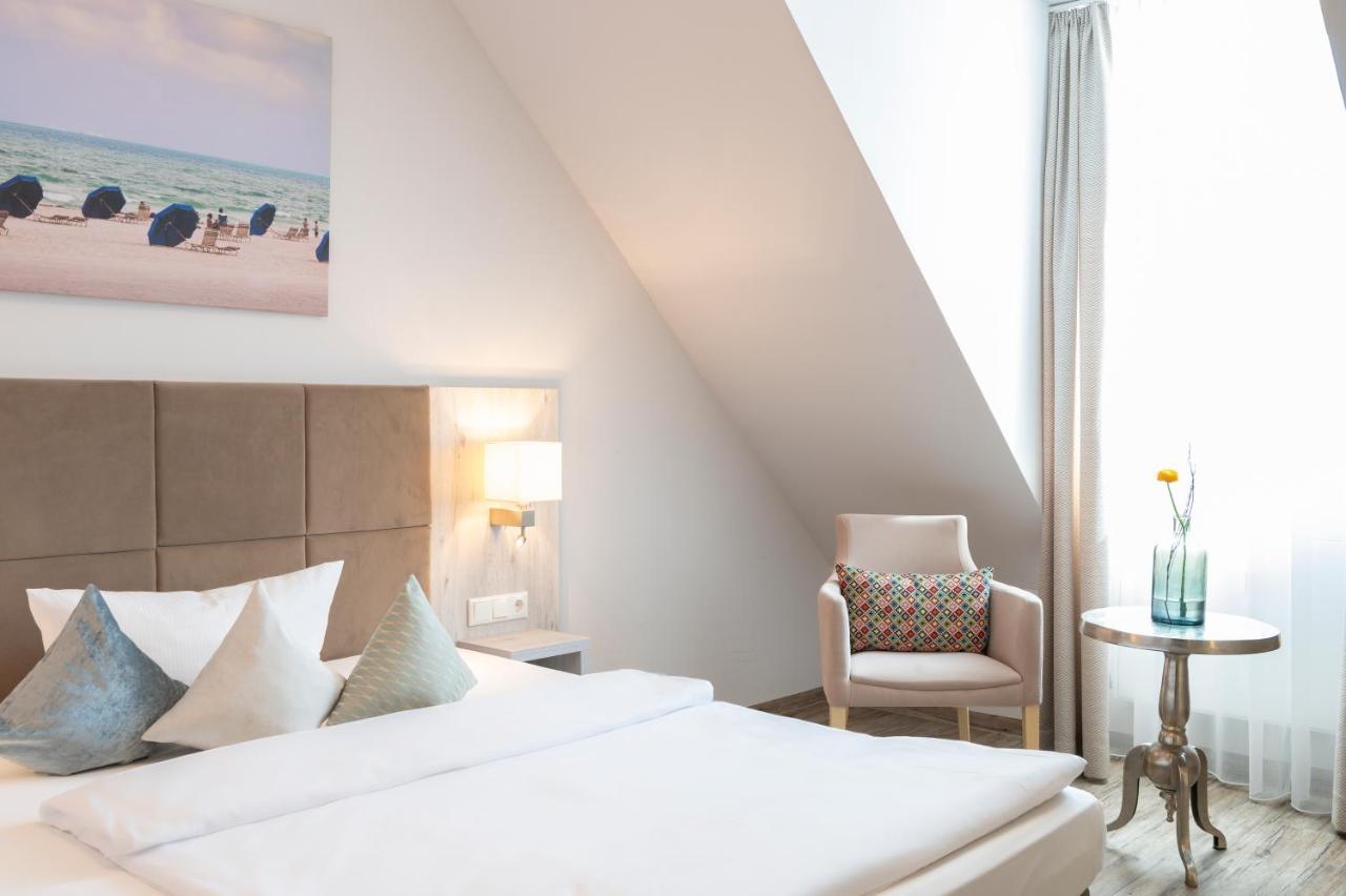 Landhotel 3Kronen Adelsdorf Bagian luar foto