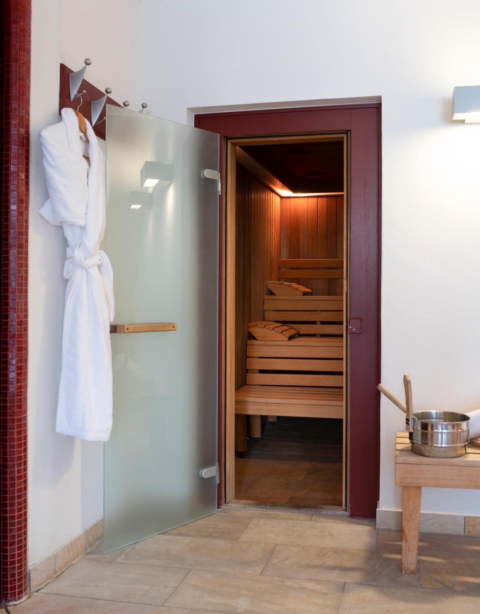 Landhotel 3Kronen Adelsdorf Bagian luar foto