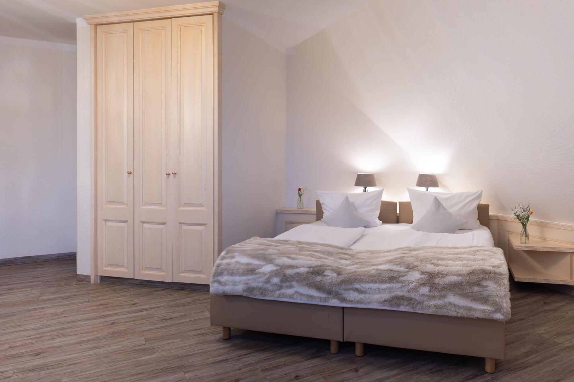 Landhotel 3Kronen Adelsdorf Bagian luar foto