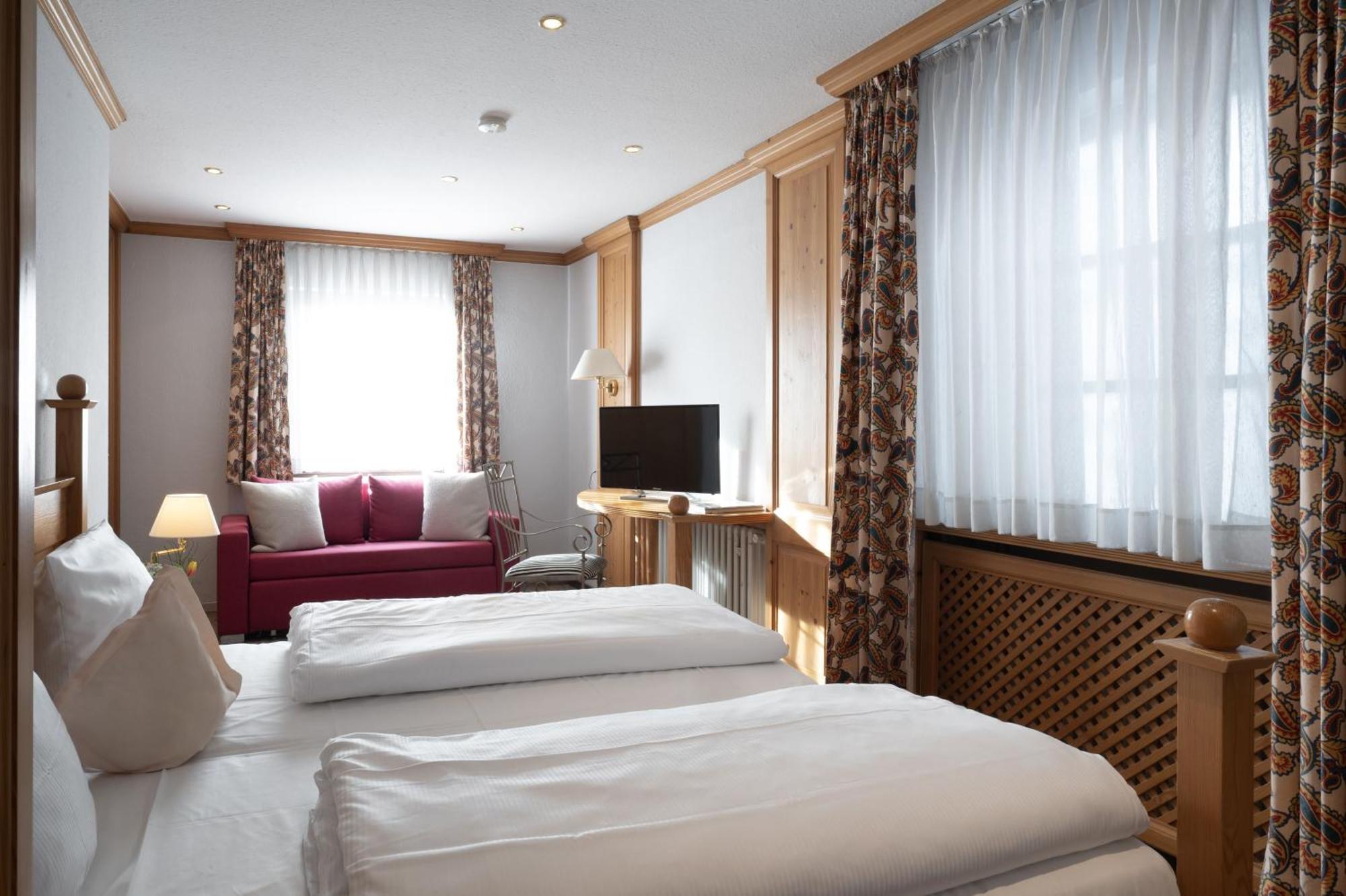 Landhotel 3Kronen Adelsdorf Bagian luar foto