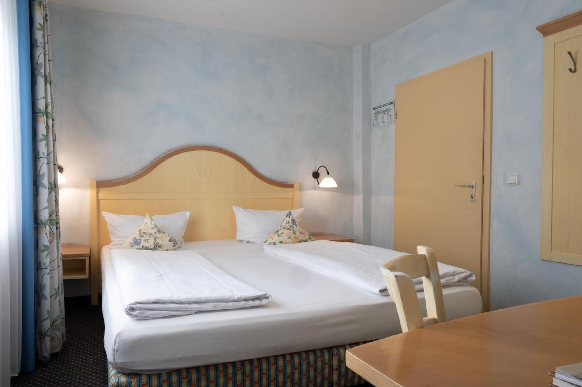 Landhotel 3Kronen Adelsdorf Bagian luar foto